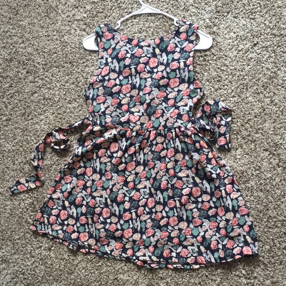 Rose print Floral mini dress XS $12 bundle only - Picture 2 of 4